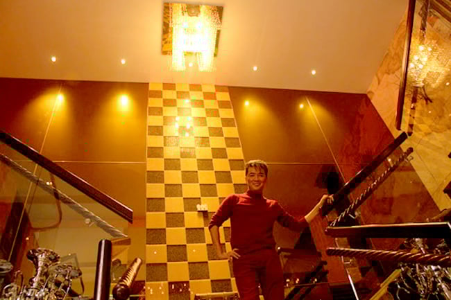 Chiếc đèn chùm hình chữ 