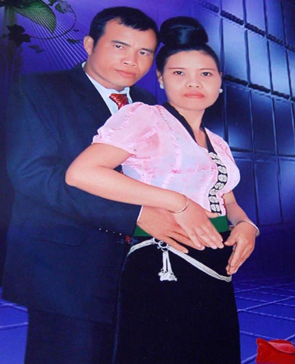 Vợ chồng anh Cà Văn Chanh và chị Tòng Thị Lan