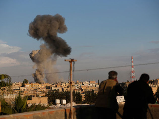 Theo nguồn tin này, quân đội Syria đã nạp khí độc sarin vào các quả bom có thể được ném xuống từ hàng chục máy bay quân sự.
