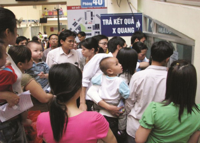 Rồi lại xếp hàng dài chờ đợi kết quả