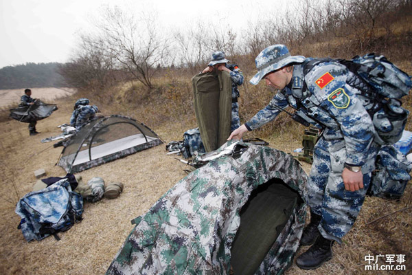 Ảnh chụp lính Trung Quốc tham gia tập trận chung với quân đội Belarus vào ngày 30/11...