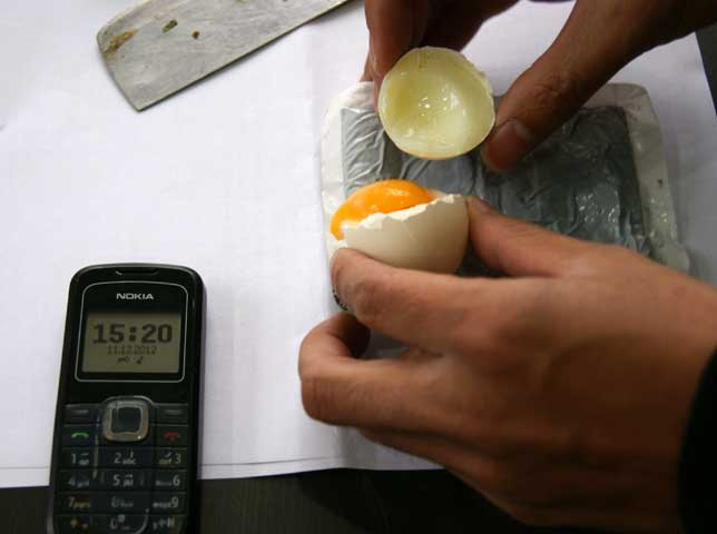 Lòng trắng và lòng đỏ trứng đã hoàn toàn tách biệt.