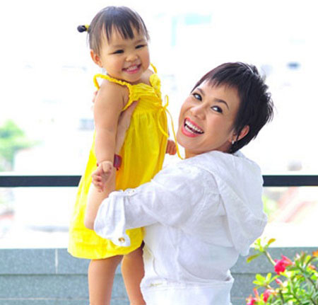 Diễn viên hài Việt Hương và con gái