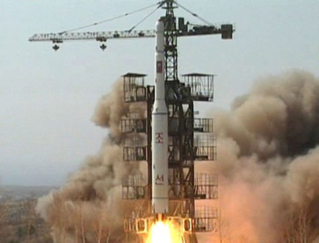  Ngoài ra, ngày 12/12, Hội đồng Bảo an Liên hợp quốc đã họp khẩn cấp về vụ phóng tên lửa tầm xa mang theo   vệ tinh của CHDCND Triều Tiên, hành động mà Tổng thư ký LHQ Ban Ki Moon đã chỉ trích là 