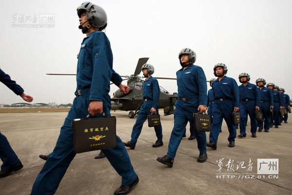 Để xây dựng được một lực lượng trực thăng hùng mạnh, ngoài việc đẩy nhanh quá trình sản xuất trực thăng, Trung Quốc còn cần phải đào tạo được một đội ngũ phi công đông đảo và dày dạn kinh nghiệm...