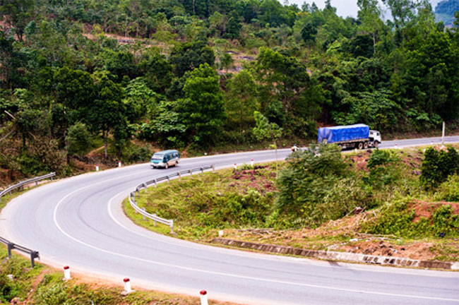 Theo đánh giá của tổ chức này tức là Việt Nam sẽ thôi nhận viện trợ  từ tài khóa 2014 và bắt đầu việc trả nợ từ tài khóa 2015. (Ngân hàng Phát triển châu Á đang hỗ trợ 25 triệu USD cho việc nâng cấp đường quốc lộ 9 nối thành phố Đông Hà, Quảng Trị đến biên giới Việt Lào. Đây chỉ là một trong các dự án giao thông sử dụng vốn vay của ADB hiện nay)