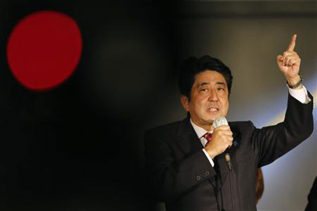 Cùng thời điểm này, ngày 16/12, người dân Nhật Bản đi bỏ phiếu bầu Thủ tướng mới trong một cuộc cạnh tranh giữa cựu Thủ tướng Shinzo Abe và   đương kim Thủ tướng Yoshihiki Noda. Đảng Dân chủ Tự do (LDP) của ông Abe được trông đợi sẽ lật đổ đảng Dân chủ (DPJ) của ông Noda chỉ sau ba   năm đảng này nắm quyền.