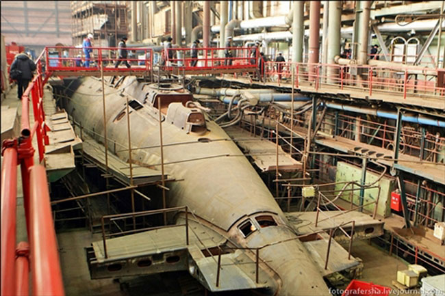 Voice of Russia dẫn thông báo từ nhà máy đóng tàu Severodvinsk khẳng định, tàu ngầm Sindurakshak đã thử thành công tên lửa tấn công mục tiêu mặt nước và trên bờ biển. “Thử nghiệm phóng tên lửa là giai đoạn cuối cùng của con tàu
