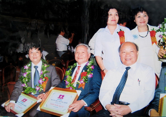 Nguyên Bộ Trưởng Y tế Nguyễn Quốc Triệu, Trao tặng giải thưởng danh giá của ngành Y Tế “Trái Tim Vì Sức Khỏe Cộng Đồng” cho Tập Đoàn Bảo Thanh Đường.