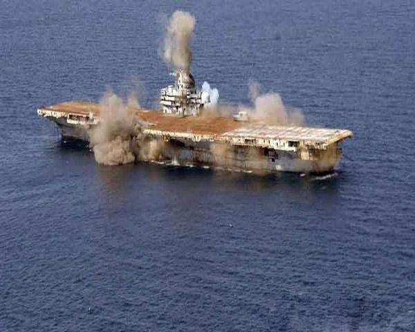 Ngày 17/5/2006, tàu sân bay USS-Oriskany bị đánh chìm ngoài khơi bờ biển Florida để tạo dãy san hô nhân tạo, một trong những nỗ lực của chính quyền địa phương trong việc khôi phục các rặng san hô đang ngày một chết dần.