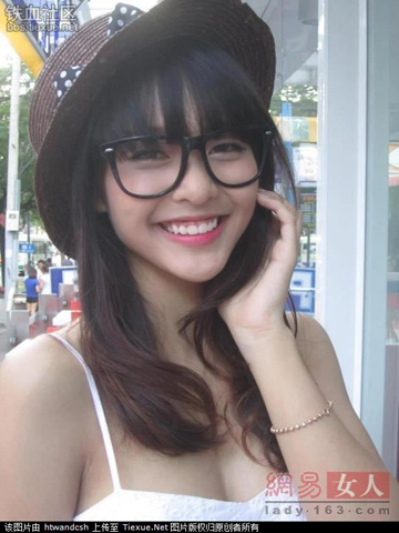 Hotgirl xinh đẹp Việt Nam đang nổi đình nổi đám trên các mạng xã hội Trung Quốc