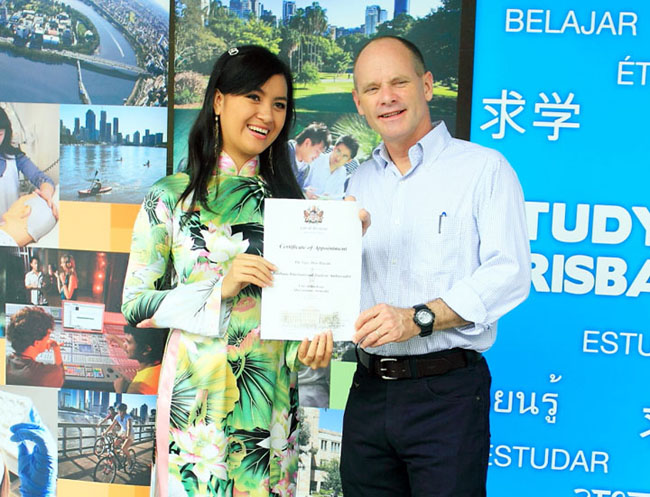 Ngoài ra Ngọc Hân còn đã từng được Thị trưởng thành phố Brisbane tôn vinh vì những đóng góp xuất sắc trong nhiệm kỳ Đại sứ sinh viên quốc tế.
