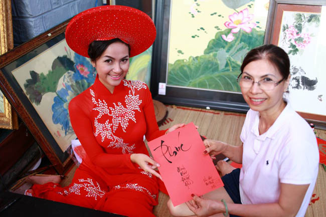 Với nhan sắc,tri thức và kinh nghiệm của mình, Huỳnh Thị Ngọc Hân được xem là ứng cử viên sáng giá cho danh hiệu Đại sứ Du lịch Việt Nam 2013.