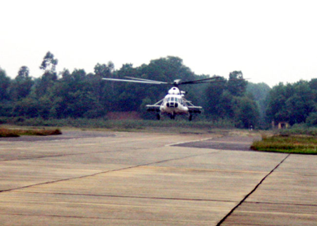 Tổ bay trực thăng trung đoàn 916 trong một nội dung huấn luyện 