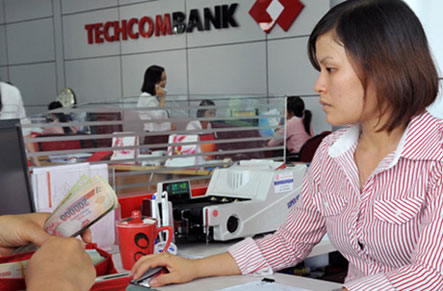 Nhân viên ngân hàng TechcombankTechcombank năm nay cắt thưởng tết