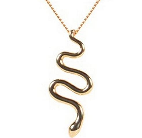Một sản phẩm trang sức bằng vàng với hình rắn của bà Aurelie Bidermann (Pháp) - chuyên thiết kế trang sức. Giá bán 75 USD (tức gần 1,6 triệu đồng)