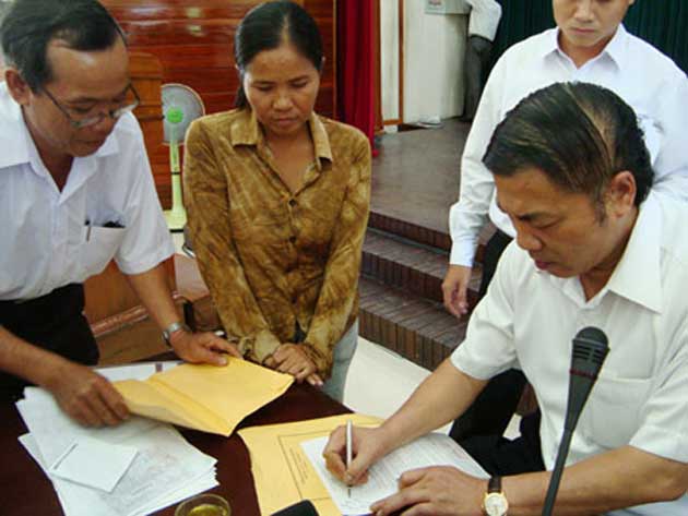 Bí thư Thành uỷ, Chủ tịch HĐND TP Đà Nẵng Nguyễn Bá Thanh trực tiếp tiếp nhận, xử lý đơn thư của người dân