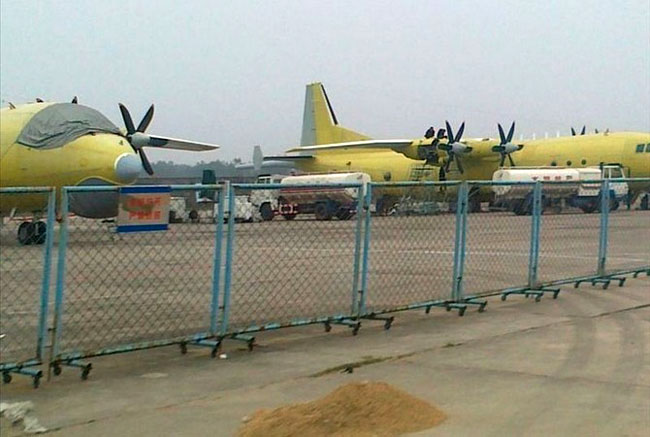 Trước đó, những hình ảnh đầu tiên của máy bay chống ngầm Y-8FQ đã xuất hiện trên các trang mạng Trung Quốc từ tháng 11/2011.