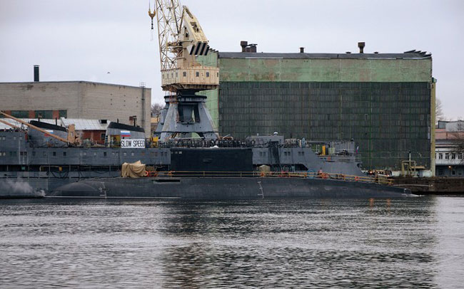 Cũng theo nguồn tin, tàu ngầm Kilo đầu tiên cho đối tác đã được hạ thủy vào ngày 28/8/2012. Trong ảnh, là tàu Kilo được hạ thủy vào ngày 28/12/2012.