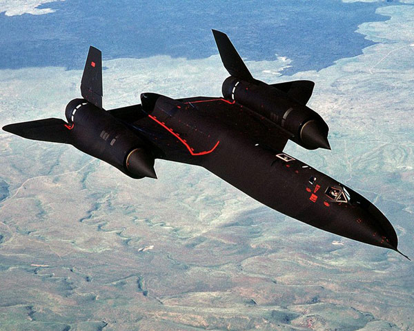 Với tốc độ lên đến 4.042 km và trần bay cao đến tận 24 km. SR-71 dường như không có đối thủ trong suốt đầu thập niên 70 và nửa đầu thập niên 80 thế kỉ trước. Nó được mệnh danh là máy bay trinh sát tàng hình bay nhanh và cao nhất trên thế giới thời điểm đó