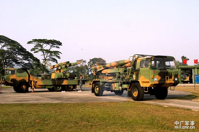 Sự phát triển của Hồng Kỳ-12 đã được hoàn thành vào năm 1994, nhưng các tên lửa không thành công để thu hút bất kỳ khách hàng từ một trong hai thị trường trong nước hoặc quốc tế.