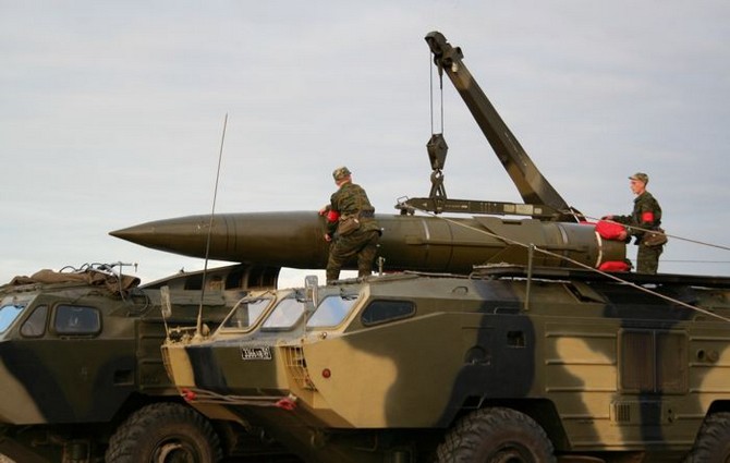 Một kíp vận  hành hệ thống có thể triển khai và sẵn sàng phóng tên lửa trong khoảng thời gian 15 – 20 phút sau khi cơ động từ một vị trí này sang vị trí khác. Hệ thống 9K79-1 đã từng được quân đội Nga sử dụng trong cuộc chiến tranh Checnya và xung đột Gruzia – Ossetia. 
