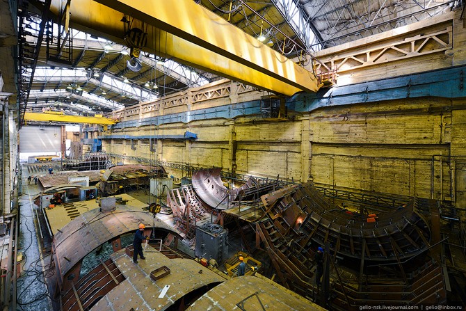 Admiralty cũng là nhà máy chủ lực, tham gia đóng các tàu ngầm diesel-điện thế hệ thứ 3 thuộc Project 877/EKM lớp Kilo - được mệnh danh là 