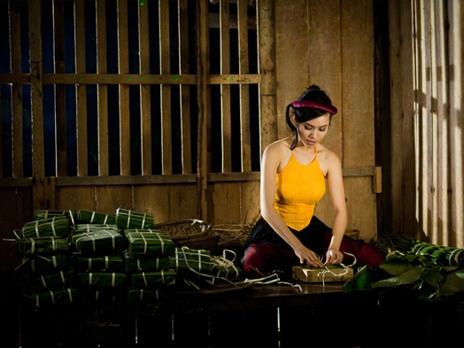  Theo quan niệm truyền thống của người Việt, một cô gái đẹp là phải có cái lưng được thắt đáy nhỏ nhắn như cái lưng ong. Người Việt xưa cho rằng những cô gái với cái lưng ong không chỉ mang một dáng hình đẹp mà còn có đầy đủ tất cả những đức hạnh của một người vợ, người mẹ.