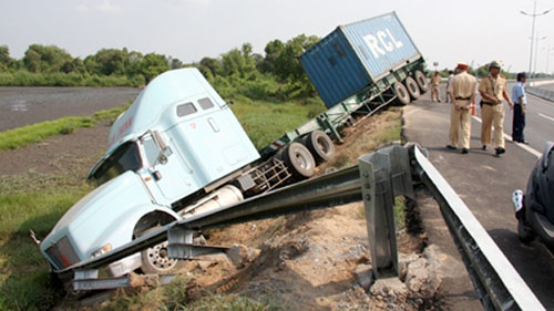 Nêu tai nạn xảy ra do đường xấu cũng không được Quỹ bảo trì đường bộ đền bù, chỉ có bảo hiểm chịu trách nhiệm.