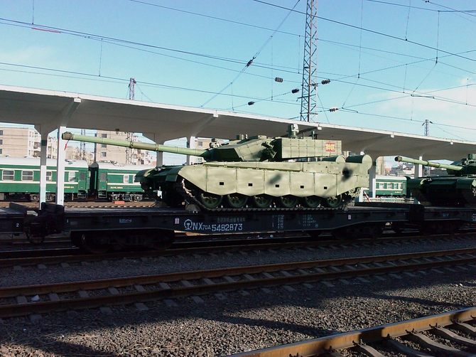 Xe tăng Type 99A2 của Trung Quốc trên đường lên Tây Tạng.