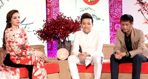 Hồ Ngọc Hà đã thử tài làm MC Gala Nhạc Việt 2013 cùng với MC – diễn viên Trấn Thành và đạo diễn Lê Hoàng.