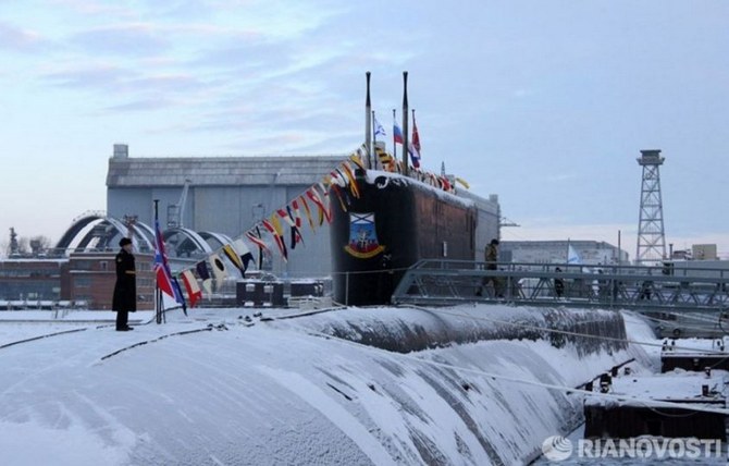 Trước đó, lễ ký tiếp nhận tàu ngầm hạt nhân Yuri Dolgoruky diễn ra vào ngày 29/12/2012. 