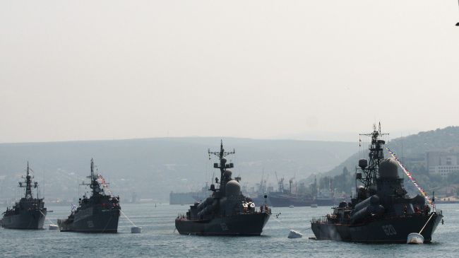 Trước đó, đầu tháng 1/2013, một nhà ngoại giao Nga giấu tên cho biết, Nga đã triển khai 5 tàu đổ bộ ở vùng biển phía Đông Địa Trung Hải trong động thái phô trương lực lượng nhằm 