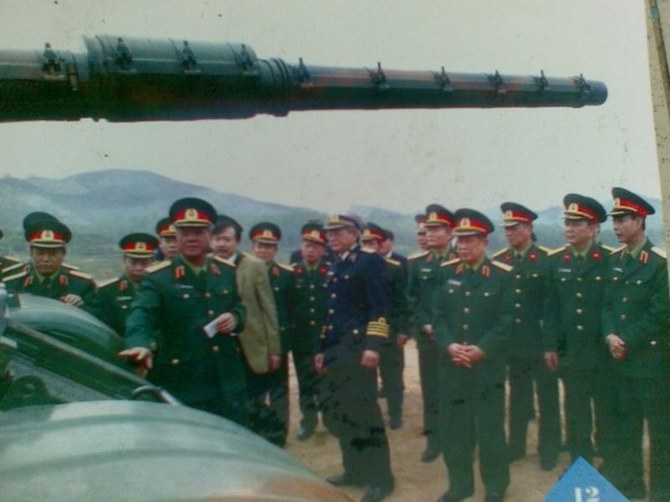 T-54/55M3 được trang bị súng máy hạng nặng NSV 12,7 mm do Việt Nam chế tạo, súng có khả năng tấn công các mục tiêu bay thấp trên không như trực thăng, UAV...  