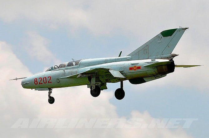 Một chiếc B-52 đã bị MiG 21 do phi công Phạm Tuân điều khiển bắn rơi vào đêm 27/12/1972. 