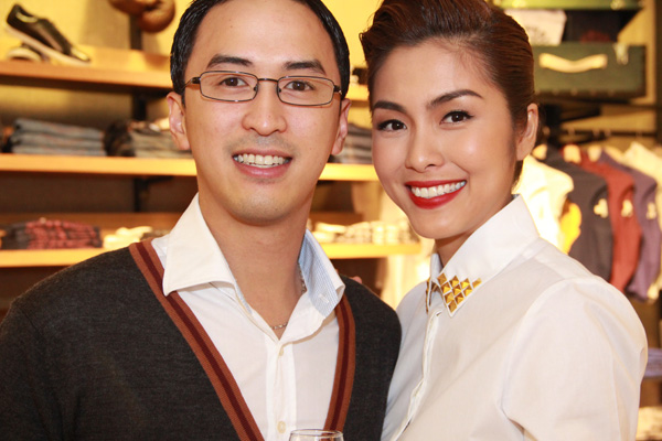 Sau đám cưới hoành tráng vào tháng 11/2012, Hà Tăng tiết lộ, cô sẽ dần rút khỏi showbiz Việt để tập trung cho công việc kinh doanh cùng chồng. 