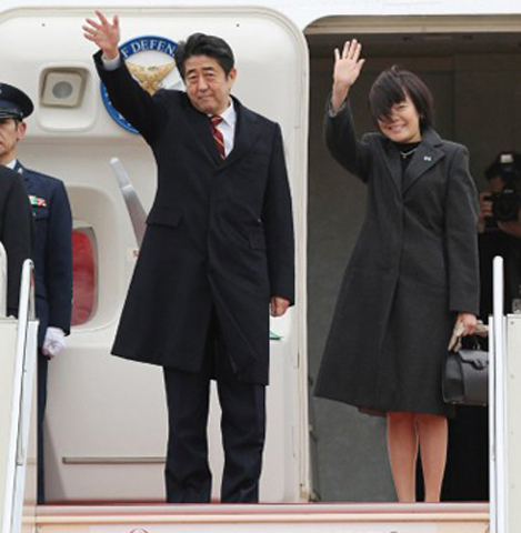 Hôm nay (16/1), Thủ tướng Nhật Bản Shinzo Abe chính thức thăm Việt Nam. Việt Nam cũng là quốc gia đầu tiên Thủ tướng Abe thăm chính thức kể từ khi nhậm chức vào cuối tháng 12/2012.
