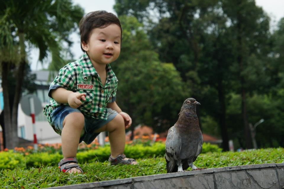 Cặp vợ chồng trẻ Đan Lê - Khải Anh đều là những người khá kín tiếng, ngại chia sẻ với báo giới về cuộc sống riêng tư, họ chỉ trao cho nhau những lời yêu thương nồng nàn trên mạng xã hội như Vợ đợi chồng về ăn cơm...