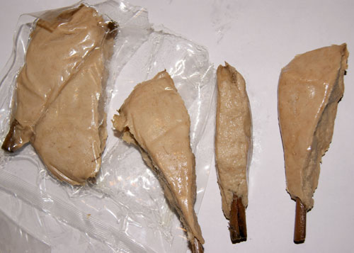 Theo TS. Thịnh, từ tinh bộ để làm được đùi gà chay chắc chắn phải dùng chất định hình. Trong ảnh là sản phẩm đùi gà chay của Công ty Âu Lạc.