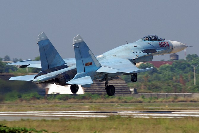 Su-27SK của Việt Nam cất cánh.