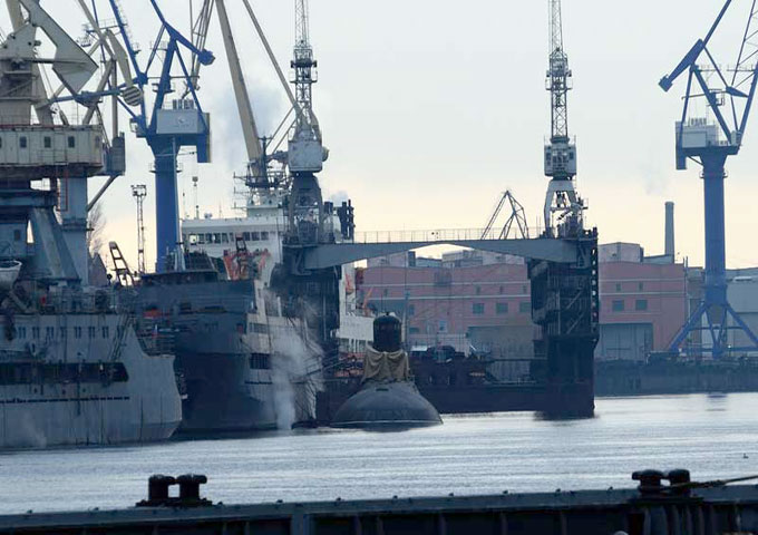 Cho đến thời điểm hiện tại, Nga đã hạ thủy hai chiếc tàu ngầm Kilo cho Việt Nam mang tên và số hiệu lần lượt là 01339 HQ-182 Hà Nội (hạ thủy ngày 28/8/2012) và 01340 HQ-183 thành phố Hồ Chí Minh (hạ thủy ngày 28/12/2012).