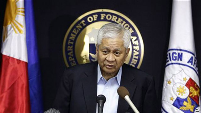 Hôm nay, ngày 22/1, ngoại trưởng Philippines Albert del Rosario cho biết, Bộ Ngoại giao Philippines đã   triệu tập Đại sứ Trung Quốc tại Philippines Mã Khắc Thanh để thông báo rằng Manila đã chính thức kiện   Trung Quốc tại một tòa án quốc tế về tranh chấp chủ quyền trên Biển Đông – động thái mà Bắc Kinh luôn   phản đối.