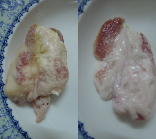 Miếng thịt trước (trái) và sau khi nhúng qua nước pha bột săm pết
