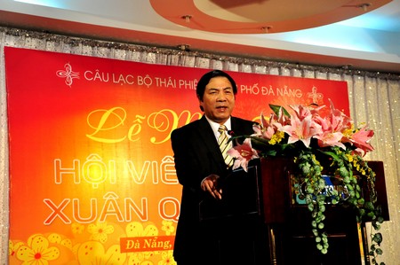 Trưởng Ban Nội chính Trung ương, Bí thư Thành ủy Đà Nẵng Nguyễn Bá Thanh nói chuyện với các cán bộ lãnh thành cách mạng trong CLB Thái Phiên. Ảnh DT