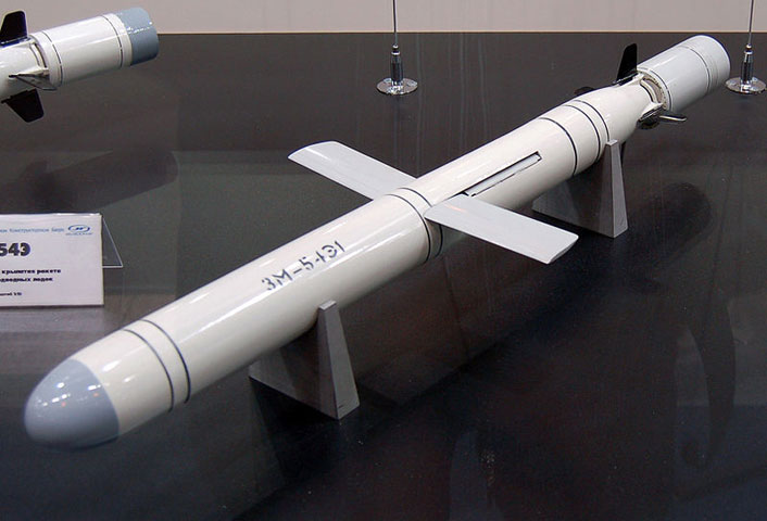  Tên lửa hành trình chống tàu 3M-54E1 dài 6,2m, đường kính thân 0,53m, trọng lượng phóng 1,78 tấn. Tên lửa đạt tầm bắn xa hơn 3M-54E lên tới 300km và mang đầu đạn nặng gấp đôi, 400kg.