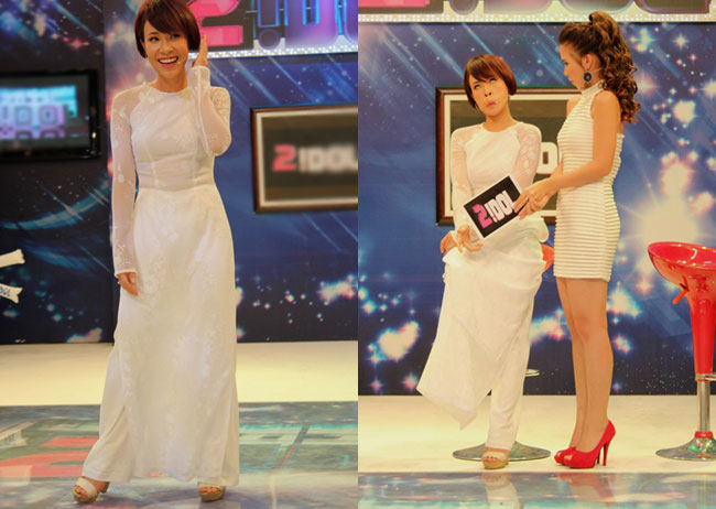 Thần tượng âm nhạc 2010 Uyên Linh diện áo dài trắng duyên dáng nhưng vẫn vui chơi hết mình khi tham gia một chương trình truyền hình.
