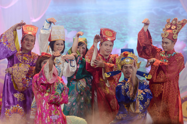   Tối 25/1, chương trình Táo quân 2013, đã có buổi ghi hình đầu tiên tại Hà Nội với khán phòng chật ních khán giả. 