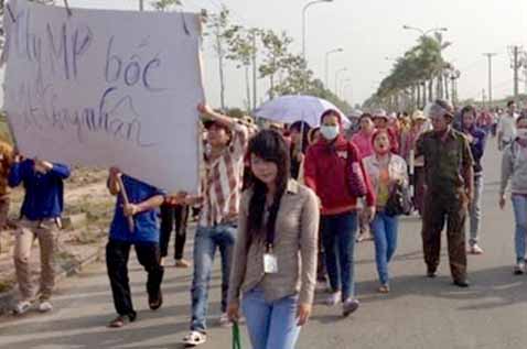 cong-nha-dinh-cong-doi-thuong-tet-Phunutoday.vn