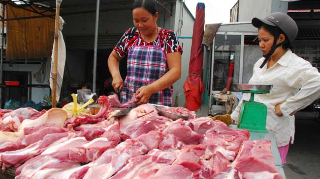 Cứ ba người dân vùng Đông Nam bộ thì một người có nguy cơ về sức khỏe. Trên toàn quốc, trung bình một người dân ăn 84g thịt/ngày thì mỗi người Hà Nội ăn 150g. Kết quả của tình trạng này là tỉ lệ người bệnh đái tháo đường ở Hà Nội, TP.HCM lên đến 8-10% người trưởng thành (trung bình toàn quốc khoảng 5%), tỉ lệ người có mỡ máu cao ở Hà Nội gấp rưỡi các tỉnh thành khác.