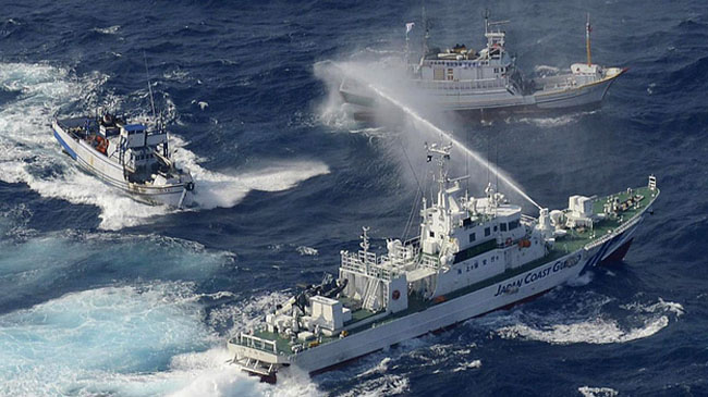 Trong 1 diễn biến khác, hãng thông tấn Kyodo ngày 27/1 dẫn nguồn tin Cảnh sát biển Nhật Bản cho hay, lực lượng này đã phát hiện thấy cả tàu Đài Loan và Trung Quốc cũng xuất hiện kể từ ngày 26/1 trong vùng tiếp giáp lãnh hải gần nhóm đảo Senkaku do Nhật Bản kiểm soát.